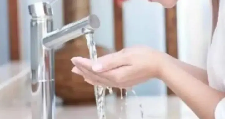 冷知识：不要长时间用热水洗手，油脂流失，手部更容易干裂