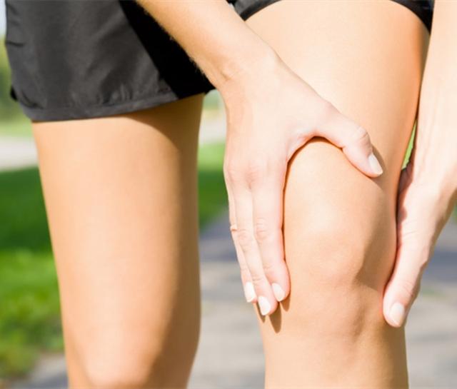 膝盖隐隐约约的疼，关节炎是怎么样个疼法？