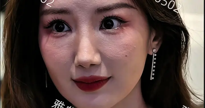 毛晓彤的生图也很一般，明星尚且如此，普通人也没必要容貌焦虑了