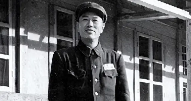 海南解放30周年，邓华审阅纪念文稿后，坦言：光写韩先楚是不行的
