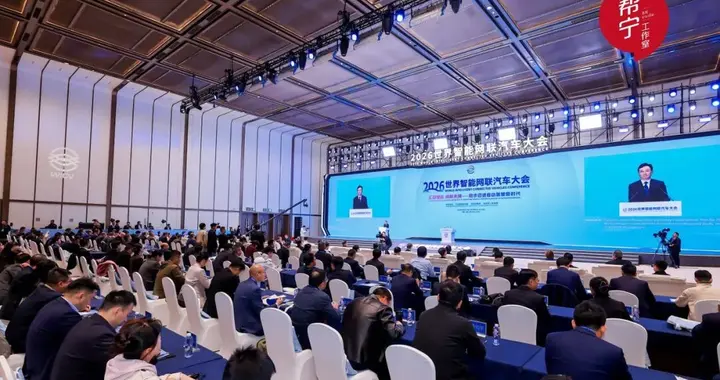5个小时，十多位车企高层只争一件事