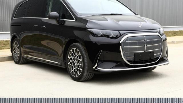 阿源说车：真是奇了怪了 怎么奔驰一到电车