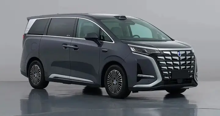 新款腾势D9纯电动版，续航增加，电机功率加大