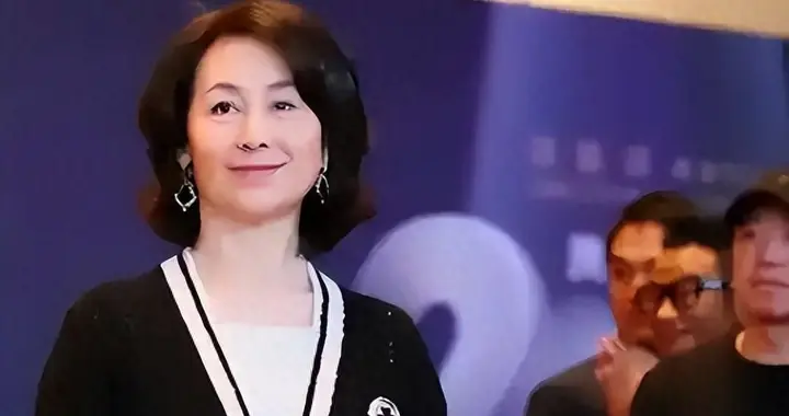 五天套现1.4亿美金引撤资猜疑，何超琼这步棋其实好多人都看错了