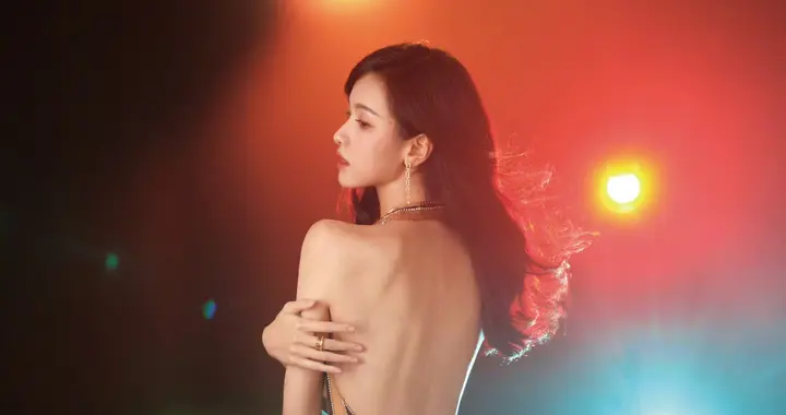 陈都灵｜金鹅荣誉红毯造型 嘟嘟这个背美出新高度