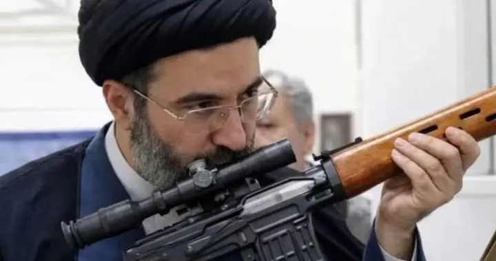 穆杰塔巴上任就被架空？狠话不到一周，伊开出停火条件，美以乐了