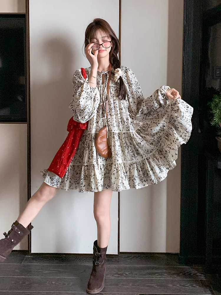 「小个子法式碎花裙 慵懒松弛感」