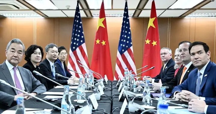 中美外长在镜头前一言不发，拍完照片就清场，闭门开启正面交锋
