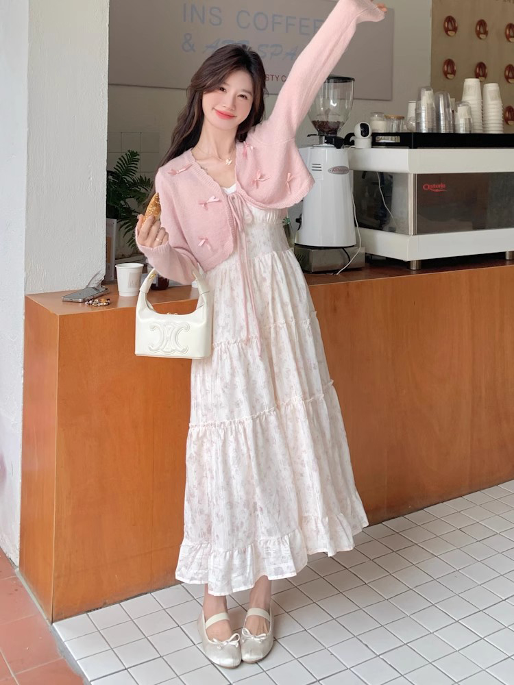 「初春甜妹必备🌸粉蝶结开衫+碎花裙」