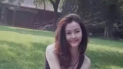 欢快百灵鸟fb：按正常标准，此女太瘦。