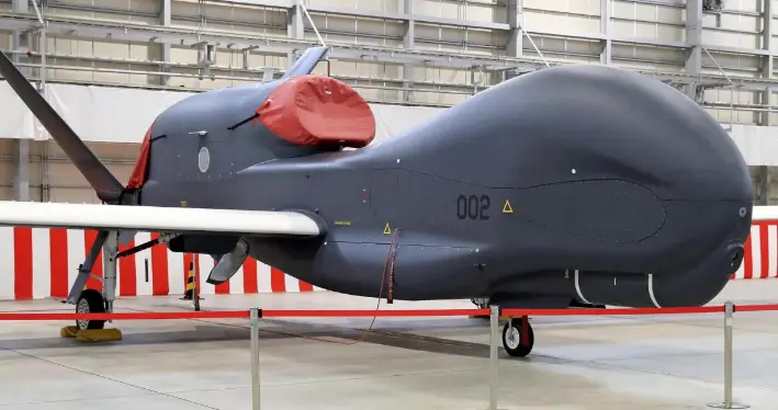触碰中国红线！日本天价RQ-4全球鹰莫名坠海，外媒：绝非训练