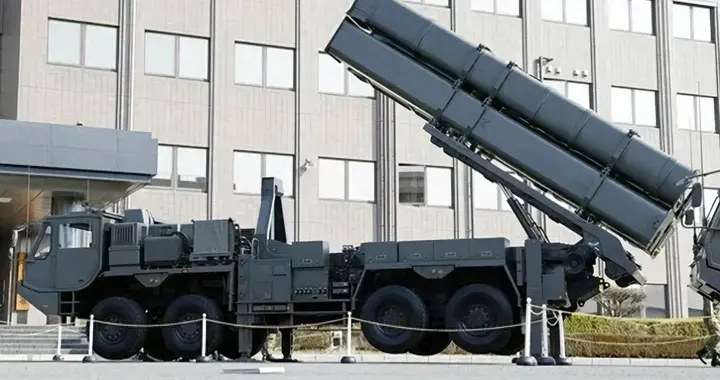 变本加厉！日本2000公里导弹直指中国，妇女团体怒掀桌逼高市辞职