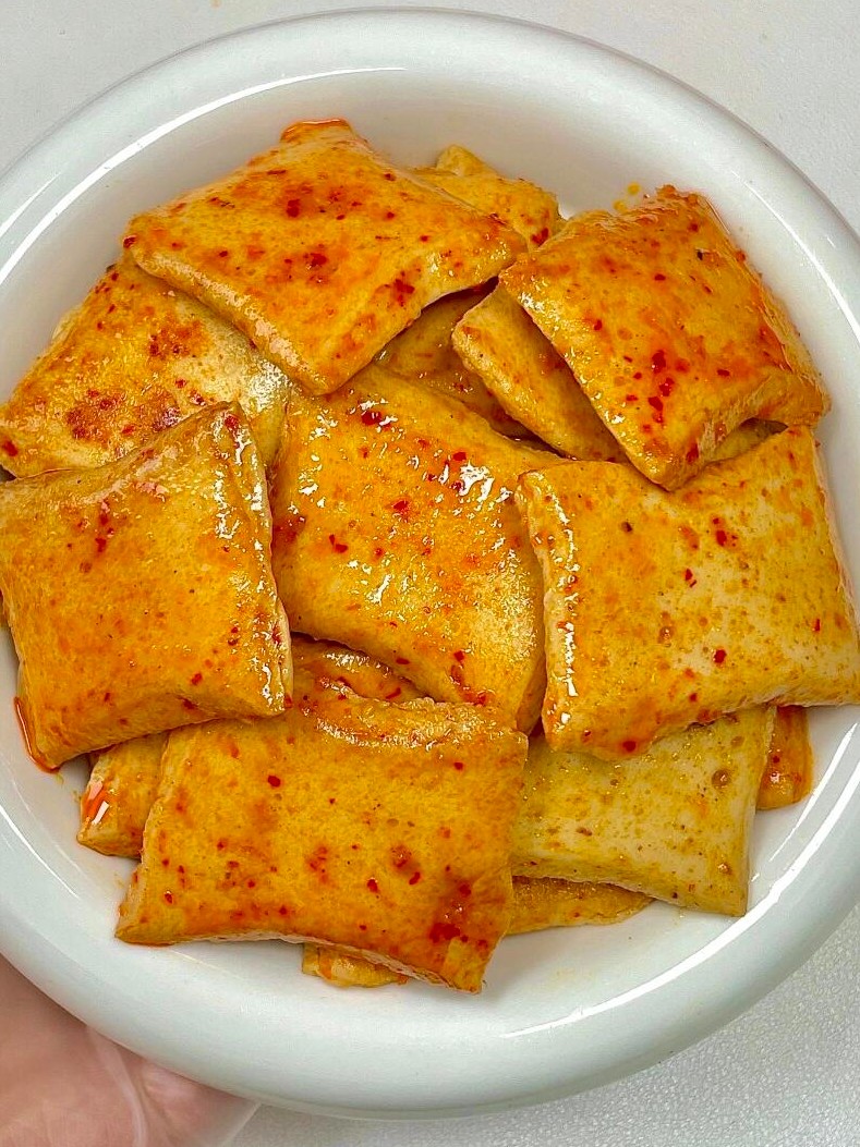 追剧必备小零食，低脂鱼豆腐放心炫