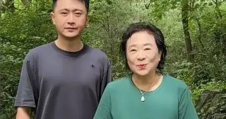 原来她是杨帆母亲，是铁岭广播员，难怪儿子如此优秀在央视挑大梁