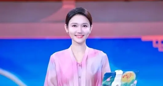 龙洋：央视主持人