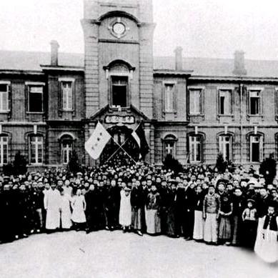 史海拾贝：4月10日：一群“流浪”学生