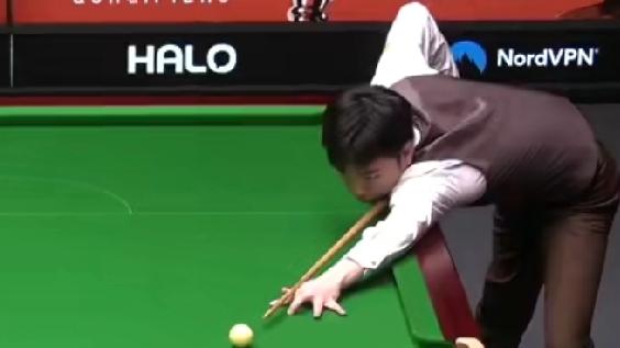 淡泊山茶：晚上9：30开始的比赛正在进行