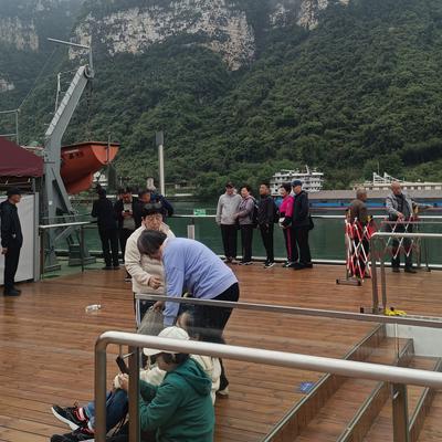 200过弯：今天坐船游西陵峡，只有一楼大