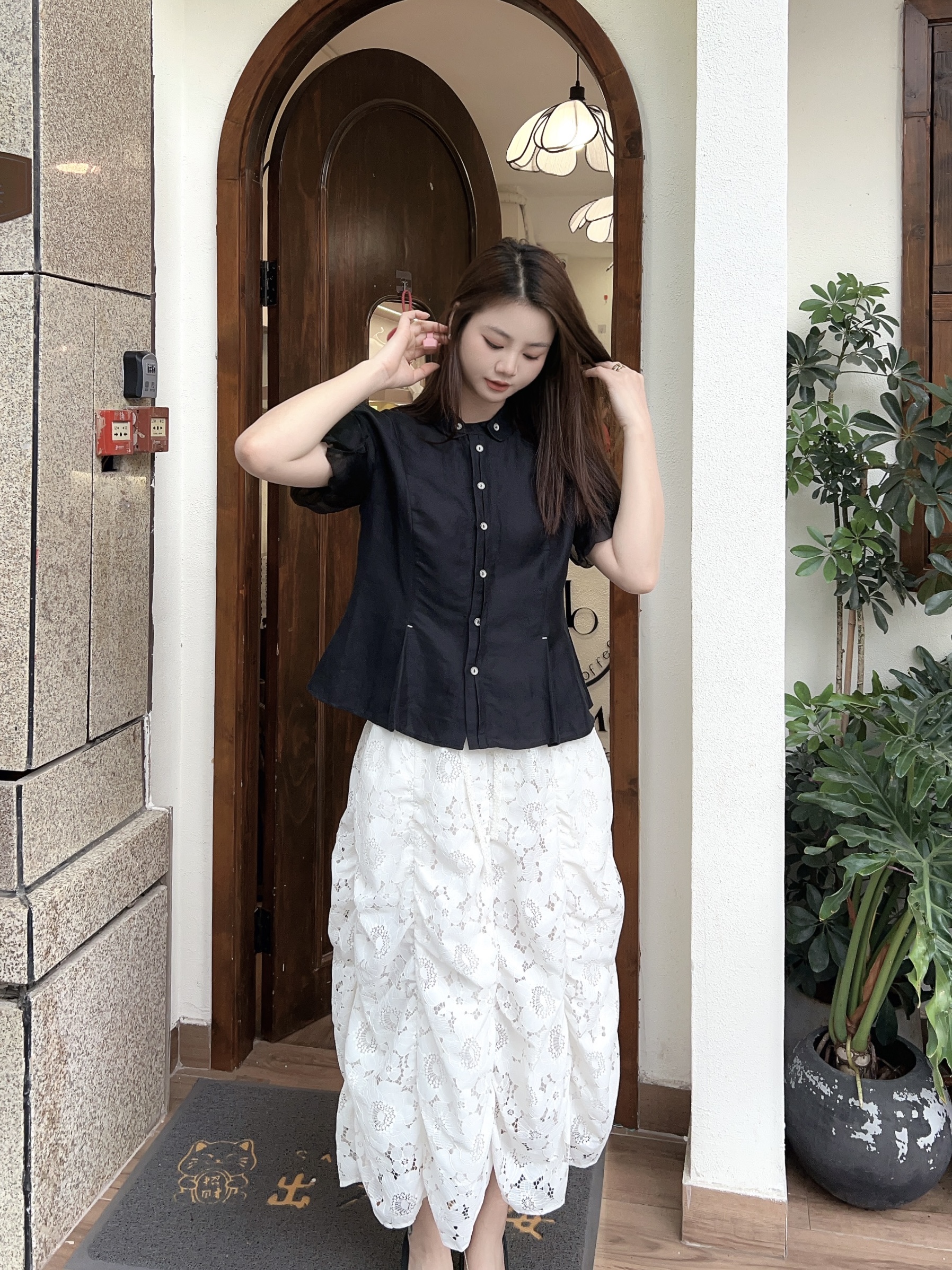茶愫收腰彼得潘领衬衫女泡泡袖