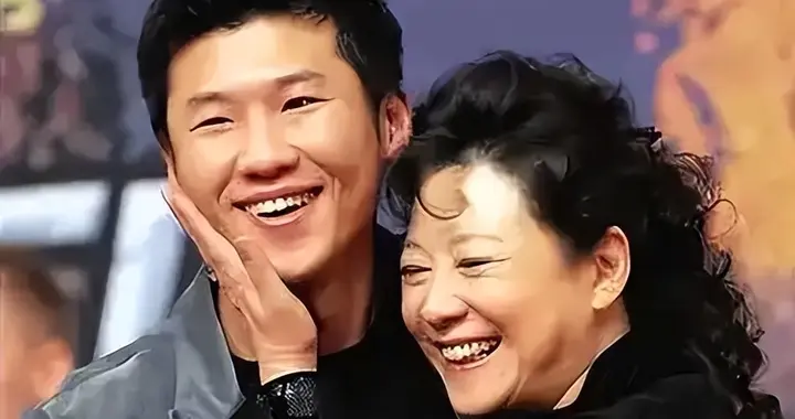 母亲是影后父亲是名导，他跑了 13 年龙套，48 岁拿金鸡百花双料男配