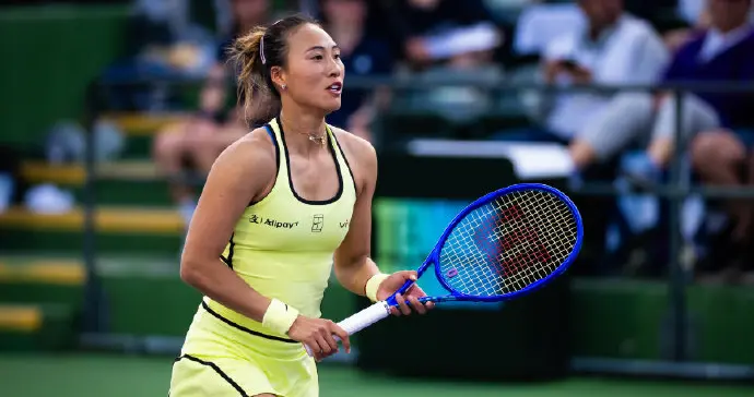 别光顾着为郑钦文叫好，这场2比0，扯下了成人世界残酷的遮羞布！