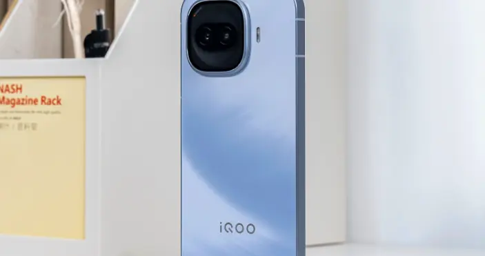iQOO两千档性价比之王，骁龙8Gen5+7600mAh+2亿像素，才2031元