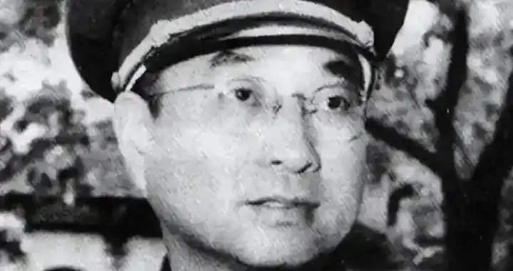 1953年哈尔滨公交站台，几名断臂伤残军人被骂兵痞