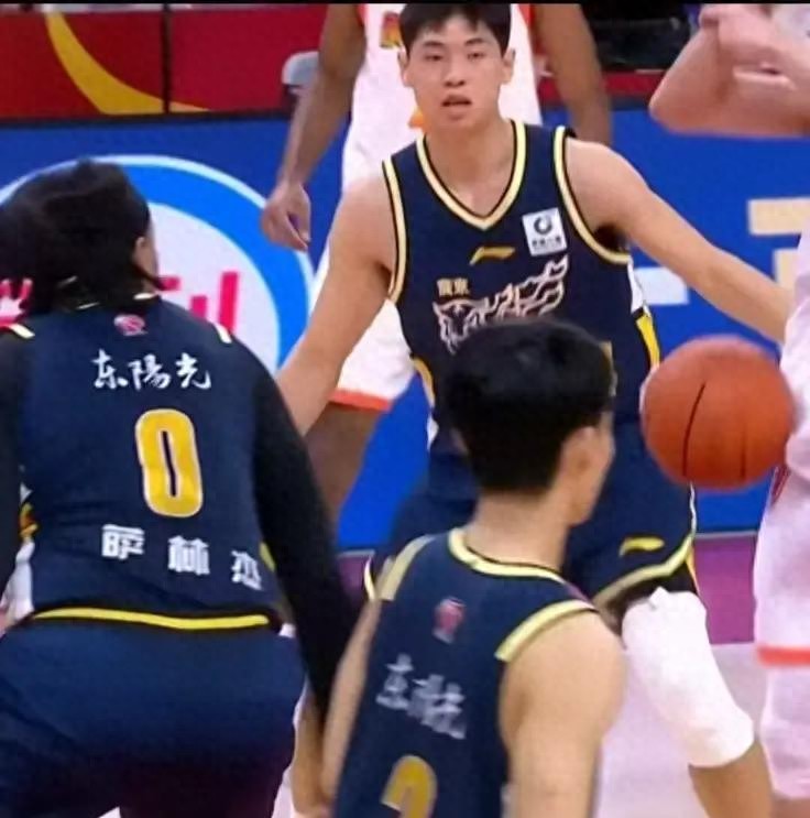 广东男篮想重回争冠行列，一招可行，有关徐昕、主教练和总经理