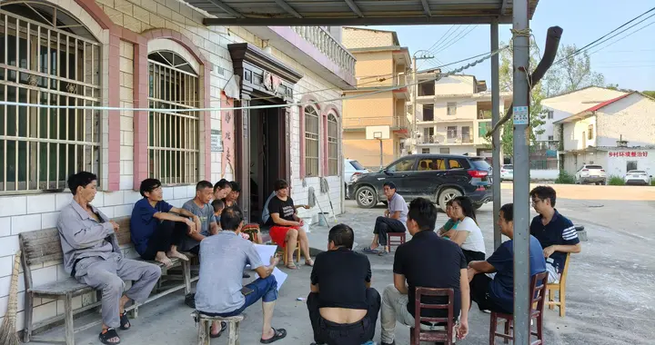 村民看村干部，其实就三个字：信不信。