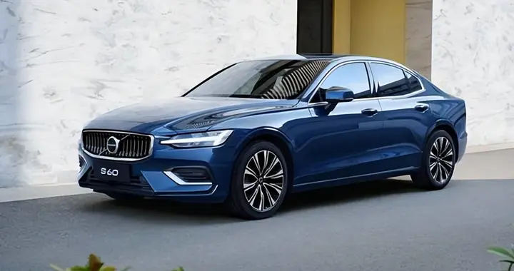 操控安全都想要，人生首款豪华车，宝马3系还是沃尔沃S60？