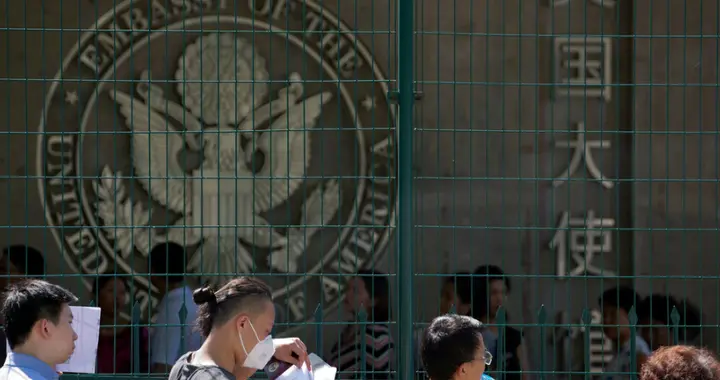 中国有大事发生，美国做好最坏打算？马斯克一句话，给中国打广告