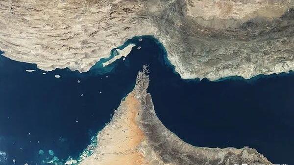 西府天尊：特朗普用了一种最愚蠢的办法来解