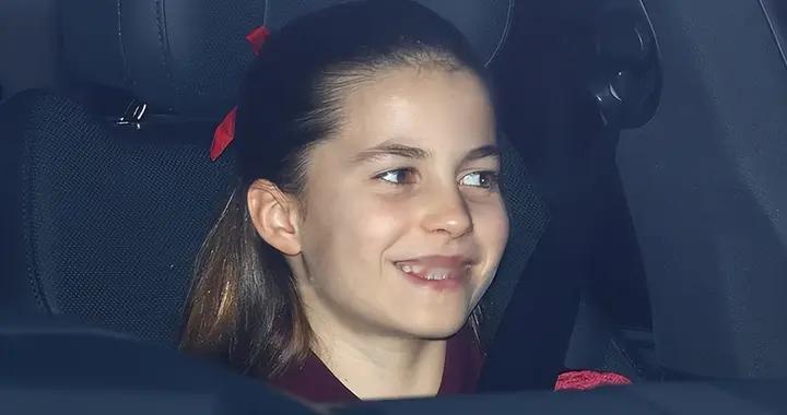 9岁夏洛特公主到宫殿赴宴，笑容温婉像戴妃，西班牙保姆仍在身边