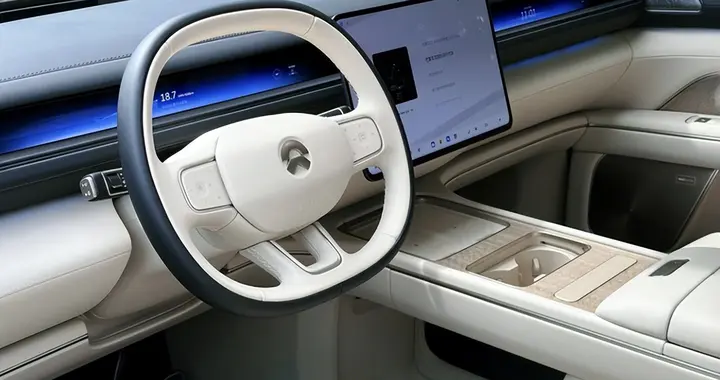 手速赢家！全新ES8黑外白内提车，体验直接拉满期待