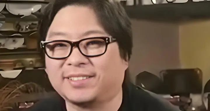 为何高晓松的直播间会涌现大量弹幕让他滚？