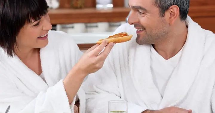 再次提醒：4种食物多吃易堵塞血管！中老年人再爱吃都要管住嘴