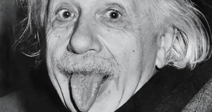 摄影师死缠烂打！几秒即兴的瞬间，爱因斯坦的调皮藏着怎样深意？