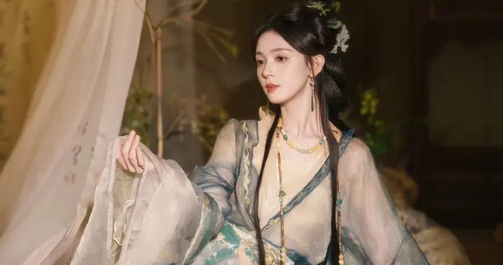 陈瑶跨风格颜值封神！古韵仕女侠气诗意，现代学姐清冷又温柔