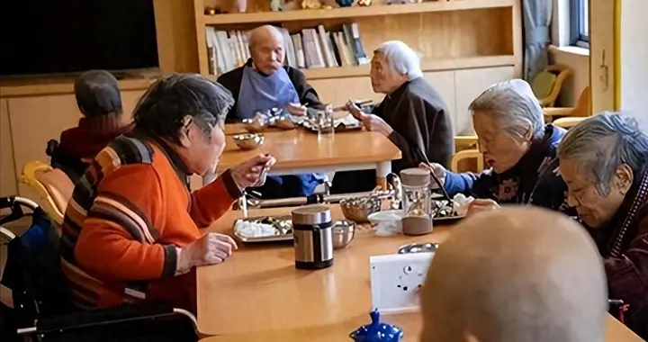养老院关停潮来了！不是老人变少，两千不敢送，七千送不起