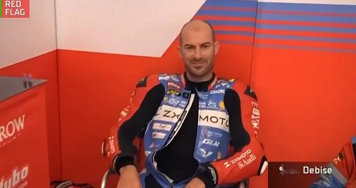 张雪机车奇观：10万人在饮料直播间看摩托车比赛，提心吊胆地