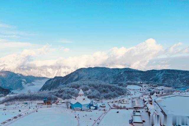 西岭雪山错峰赏雪，青少年免票索道半价，独享冬日仙境