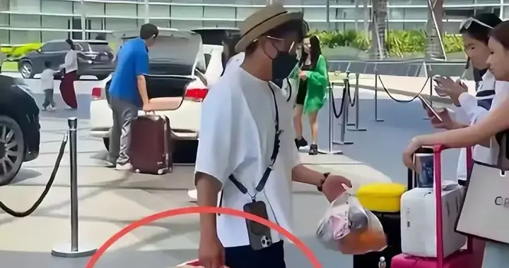 邹市明一家节俭人设翻车！哭穷却搬茅台度假，小儿子戴4000元耳机