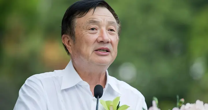 任正非为什么说“τ 定律是华为唯一出路”？网友：硬刚AI算力竞争