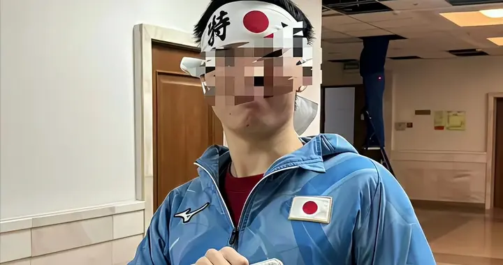 太讽刺！留俄学生摘口罩认错，被扒是惯犯，网友：怕被开除才低头