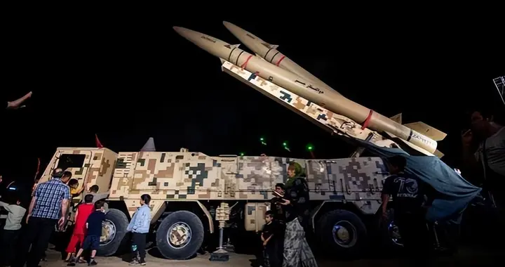 3天就破功！伊朗突然开火，美基地弹光冲天，特朗普那套不灵了