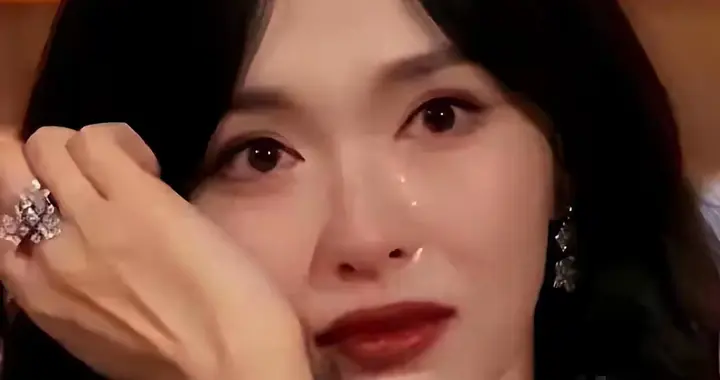 “冷血儿媳”罗晋丧父，唐嫣IP地址引爆舆论看到讣告曝出全网沉默