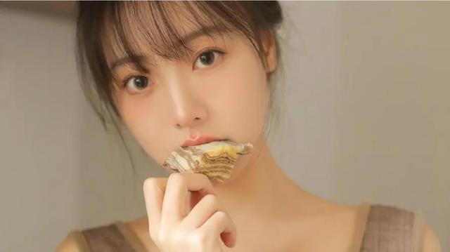 记住，不要去逼一个女生回你消息！