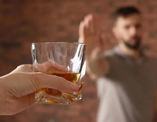 肠癌|男性如果长期不饮酒，一段时间后，身体或会出现6大变化