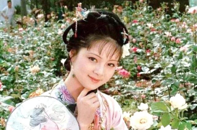 救命！“大家闺秀”有定义，宝钗没资格！国人因她毁掉这词语