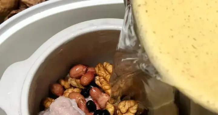 十月份使劲吃这个菜，头发黑了，腰不酸了，不起夜，中老年记得吃